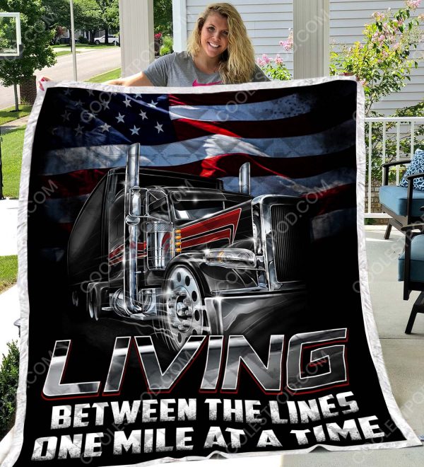 Trucker - Living Between The Lines One Mile At A Time - Quilt - 1001-251219